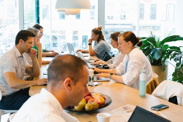 Bobby Joey Jasminka Sandra Tara Jill